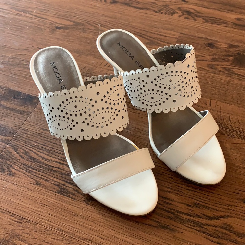 Moda spana white sandals with low heel